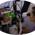 Badanie okulistyczne w zbliżeniu.